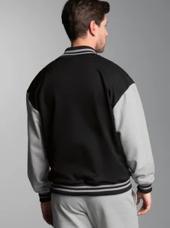 Collegejacke mit praktischen Eingrifftaschen Schwarz