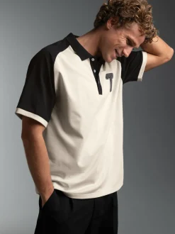 Poloshirt mit Raglanärmeln und trigema Brustpatch Natur