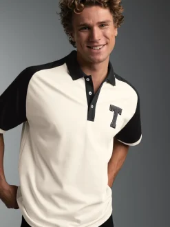Poloshirt mit Raglanärmeln und trigema Brustpatch Natur