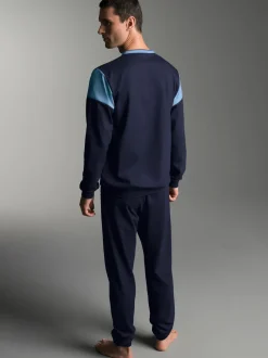 Schlafanzug in modischem Design Navy