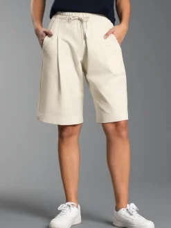 Shorts in Piqué-Qualität mit modischen Falten Natur
