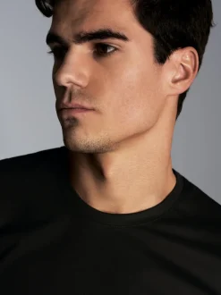Slim Fit T-Shirt aus DELUXE Baumwolle Schwarz
