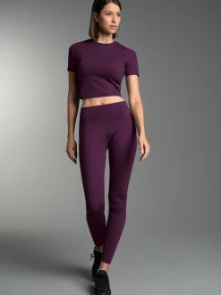 Sport Set aus Cropped T-Shirt und Leggings Aubergine
