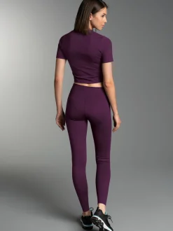 Sport Set aus Cropped T-Shirt und Leggings Aubergine