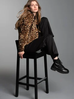 Steppjacke mit Allover-Leo-Print Haselnuss