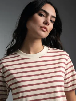 T Shirt in Ringeloptik Mahagoni