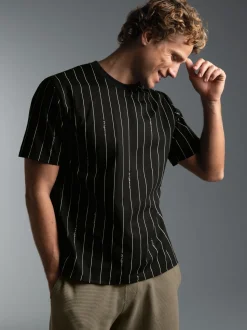 T-Shirt mit Allover Streifen-Muster Schwarz
