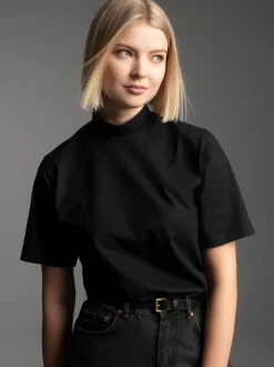 T-Shirt mit Stehkragen Schwarz