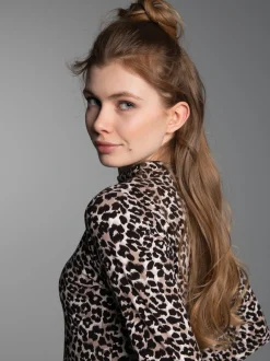 Turtleneck Shirt mit modischem Leo Muster Haselnuss