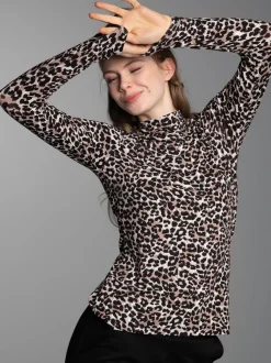 Turtleneck Shirt mit modischem Leo Muster Haselnuss