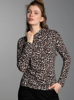 Turtleneck Shirt mit modischem Leo Muster Haselnuss