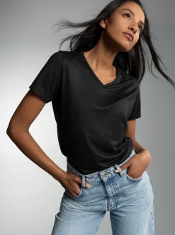 V-Shirt aus 100% Lyocell Schwarz